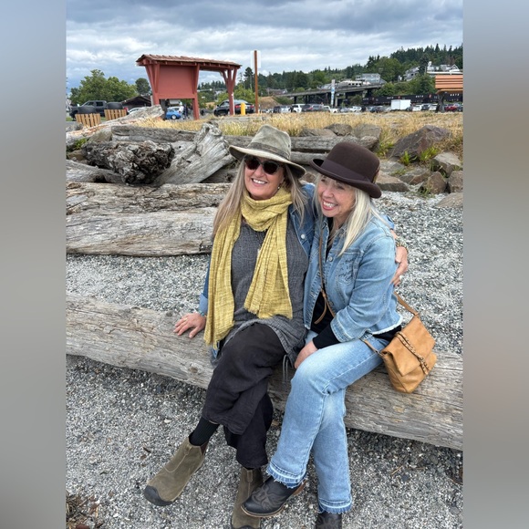 Meet your Posher, Sandy - Picture 6 of 17